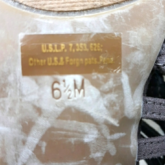 EUC GUESS HEELED SANDALS - Picture 7 of 9